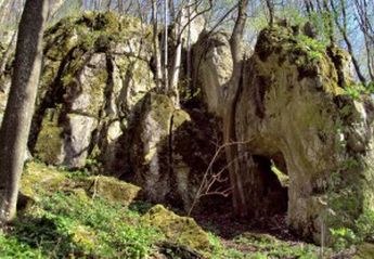 20170603 CzGy bakonyujvar romjai